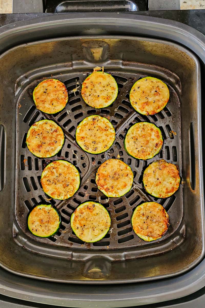 cooked zucchini rounds inside the air fryer