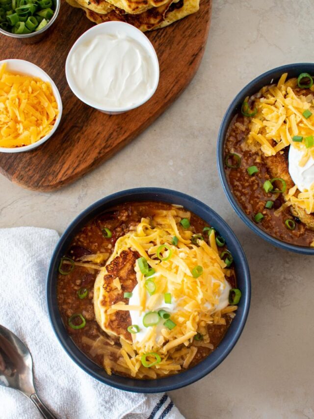 Simple Ground Turkey Chili with Beer and Corn Cake Toppers